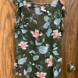 Beautiful New York & Co sleeveless flowery top